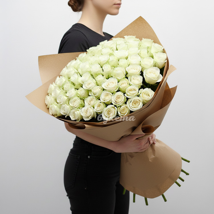 101 белая роза в крафте