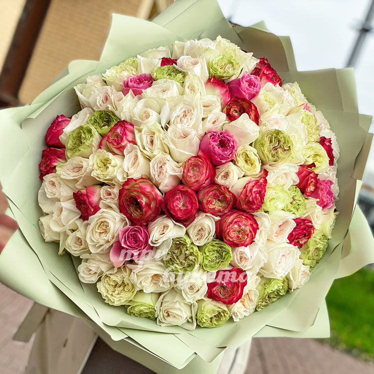 101 роза микс (Premium) 60 см (крупный план)