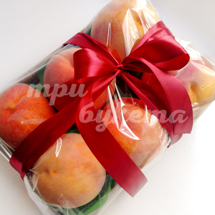Коробочка с персиками (в упаковке)