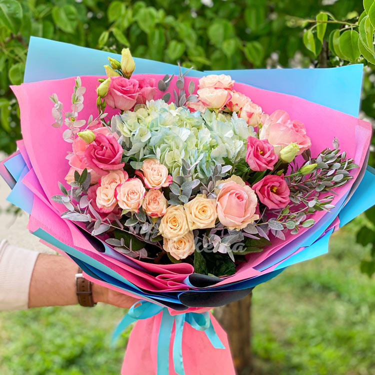 Букет «Весна» (на фоне зелени)