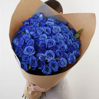 101 синяя роза в крафте 70 см