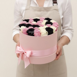 Черные, белые и розовые розы