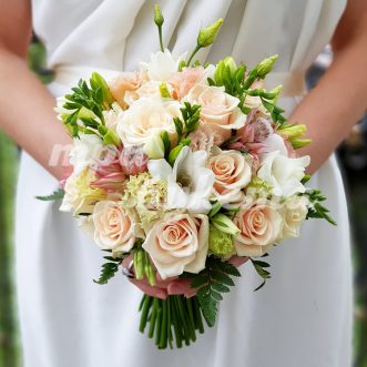 Букет невесты из эустом и фрезии