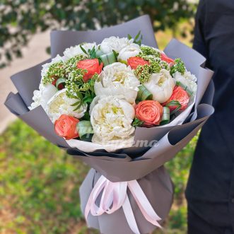 Букет «Яркие и пышные цветы»