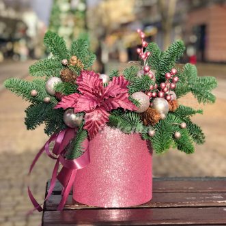 Новогодняя комп. с шарами и цветком